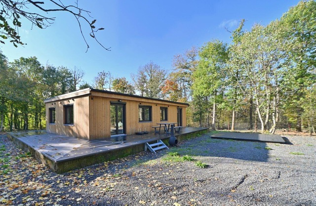 Chalet near Durbuy with Forest & Hot Tub