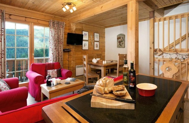 Chalet, parking, tv, ski locker, 70-80m², La Plagne