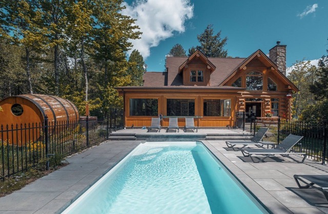 Chalet Silver Fox at Fiddler Lake with Hot Tub, Sauna, and Private Pool