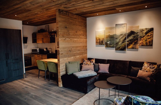 Chalet 'Zillertal Juwel' with Mountain View, Balcony and Wi-Fi