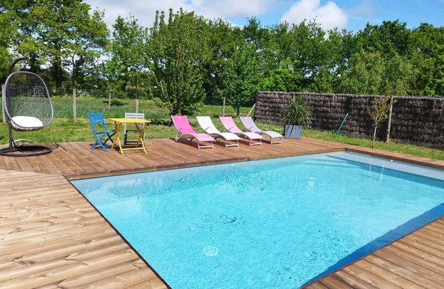 Chambre d'hôtes salle d'eau et WC privés, véranda,extérieurs et piscine chauffée