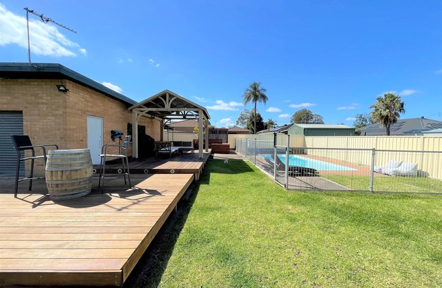 Champagne by the Pool - Gateway to the Hunter Valley
