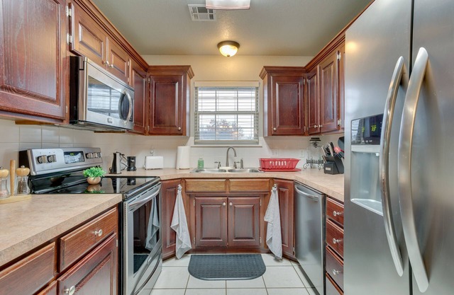 Chandler House w/Fenced Backyard: Pets Welcome!
