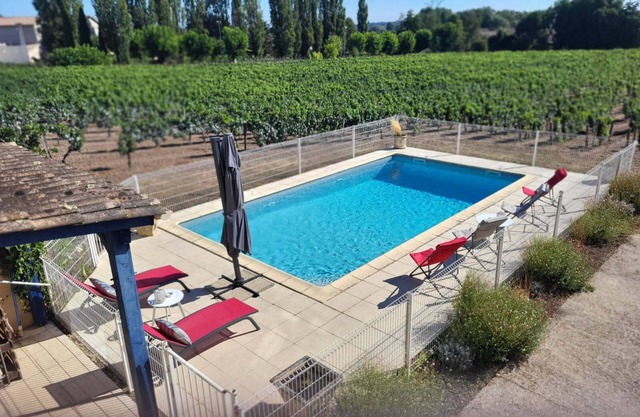 Charming house in the heart of a winegrowing estate 8 minutes from Saint Emilion.