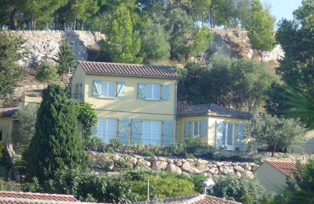 Character villa, privileged location in a Mediterranean village