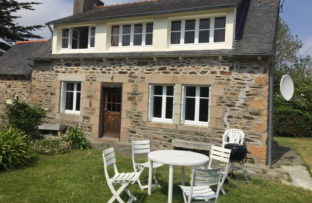 Character house, close to the sea 200 m between Paimpol and brehat