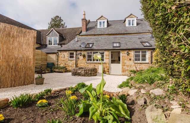 Characterful and quaint dog friendly - Ringers Cottage