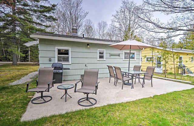 Charlevoix Cabin w/Patio & Grill - Steps to Lake!