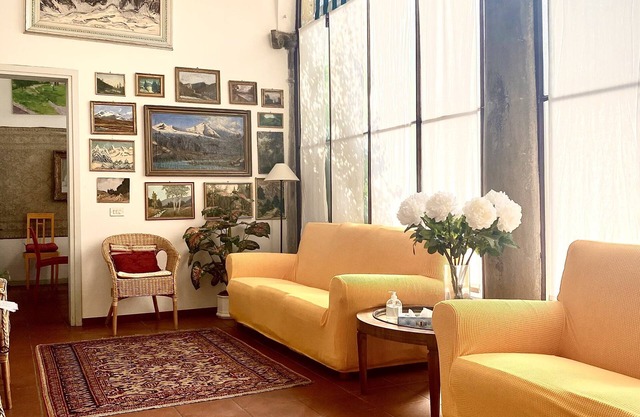 CHARM AND HISTORY IN FORMER ARTIST'S STUDIO