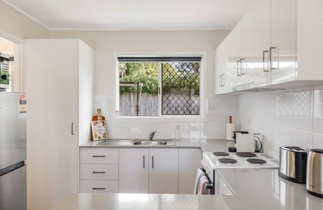 Charm in Leafy Centenary Heights!