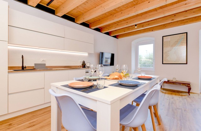 Charm Lakefront Apartment L’isola MGH