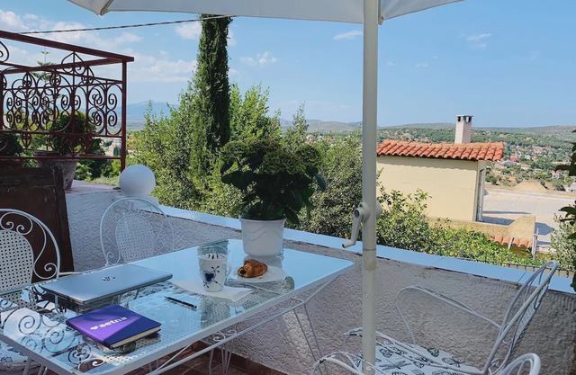 Charming 1-Bed Apartment in Porto Rafti