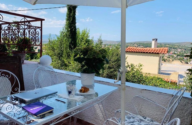 Charming 1-Bed Apartment in Porto Rafti