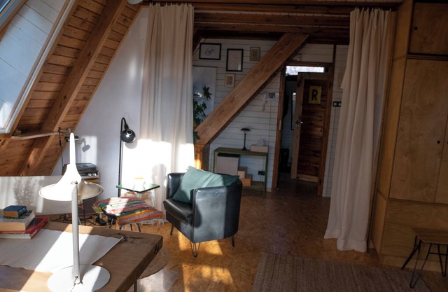 Charming 1-bedroom A-frame house in fantastic Warsaw with WiFi