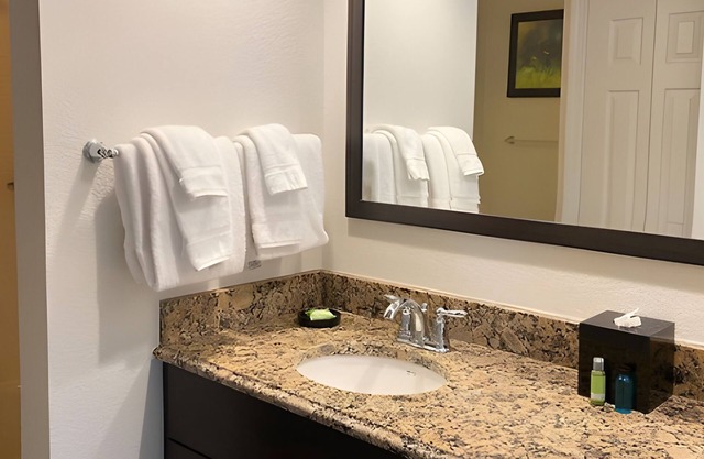 Charming 1-bedroom resort in awesome Branson with fitness room,