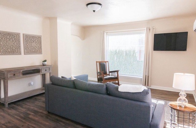 Charming 1 Bedroom Unit in a Triplex in Downtown Pullman