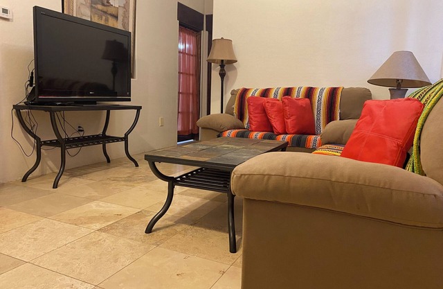 Charming 1-bedroom guest in serene Gold Canyon with WiFi Spacious Guest House