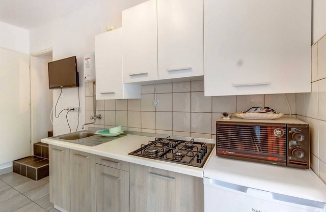 Charming 1BR Apartment for Two with Pet-Friendly Touch