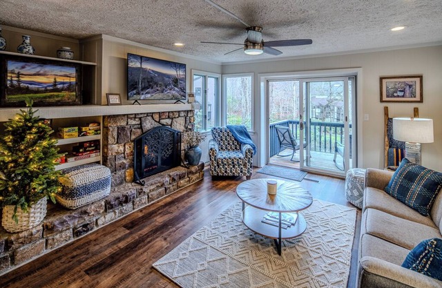 Charming 2/2 condo Sugar Mountain Walk to Golf, Tennis & Ski