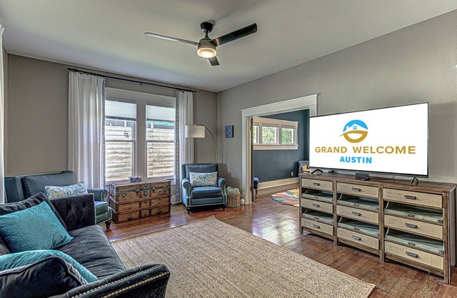 Charming 2 BDR for 4, Close to Downtown Austin!