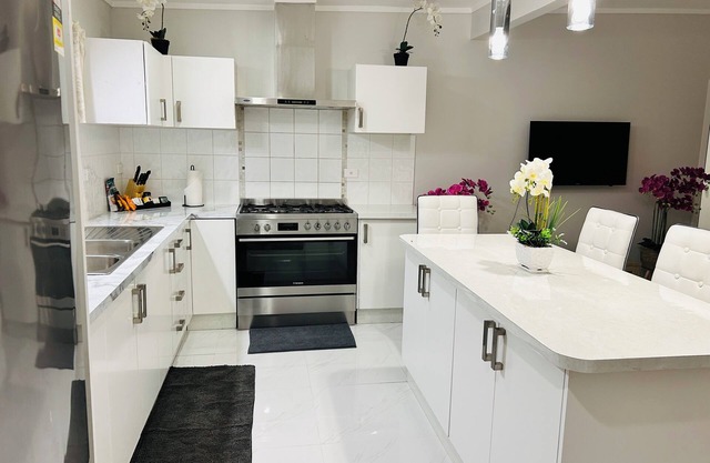 Charming 2-bedroom house with AC, WiFi in gorgeous Takitumu District