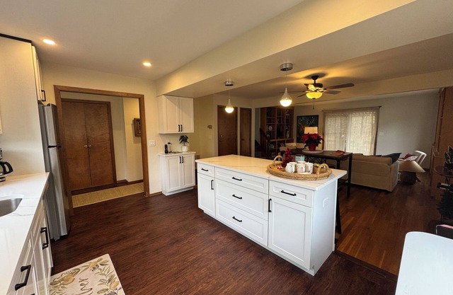 Charming 2-bedroom townhome in Port Jefferson Its a Hop Skip and a jump to town