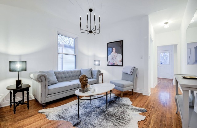 Charming 2-bedroom, 1 bath apartment in historic Cabbagetown