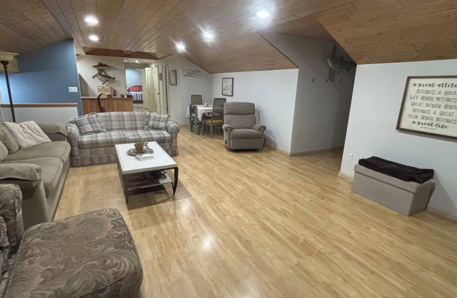 Charming 2-bedroom 1-full bath upstairs house less than 1/2 mile to Mullett Lake