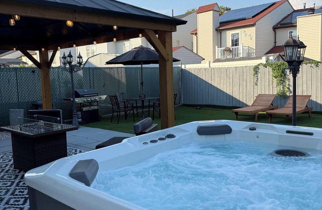Charming 2-bedroom apartment in lovely Elizabeth with JACUZZI