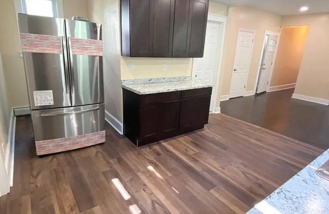 Charming 2-bedroom apartment in Irvington with WiFi