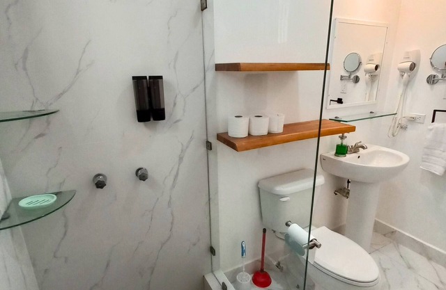 Charming 2-bedroom villa with Swimming Pool, WiFi, & AC in lovely San Ignacio