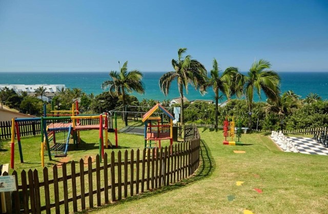 Charming 2-bedroom chalet with sea views in a fabulous resort