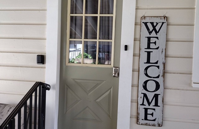 Charming 2-bedroom cottage with WiFi, AC in quaint Winnsboro Texas