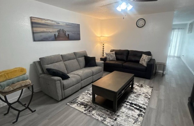 Charming 2-bedroom condo in Tulsa. Close to YMCA, park, hospitals and highways!