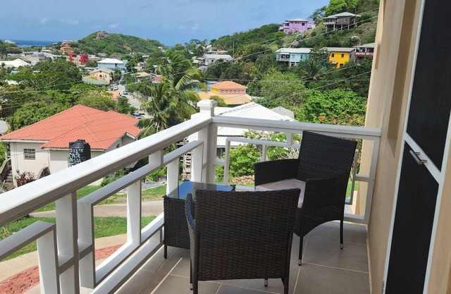 Charming 2-bedroom apartment in lovely St. George's with AC, WiFi