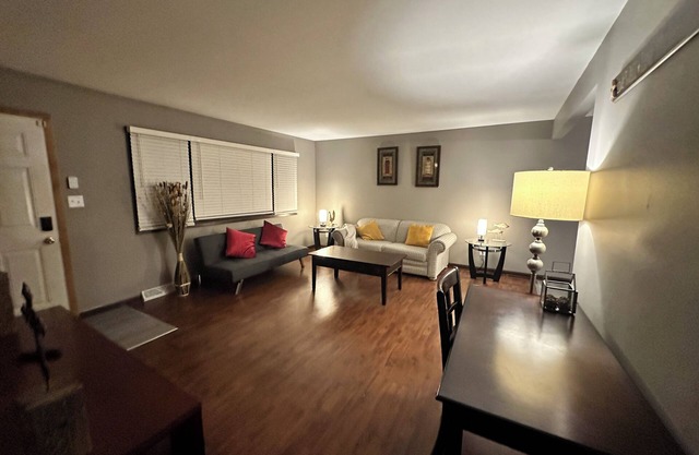 Charming 2-bedroom house in DeKalb