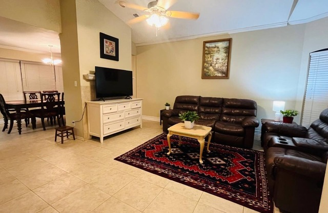 Charming 2-bedroom house with WiFi, AC in wonderful Frisco