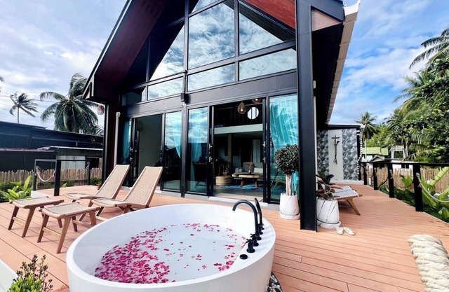 Charming 2-bedroom villa in peaceful Koh Phangan with AC