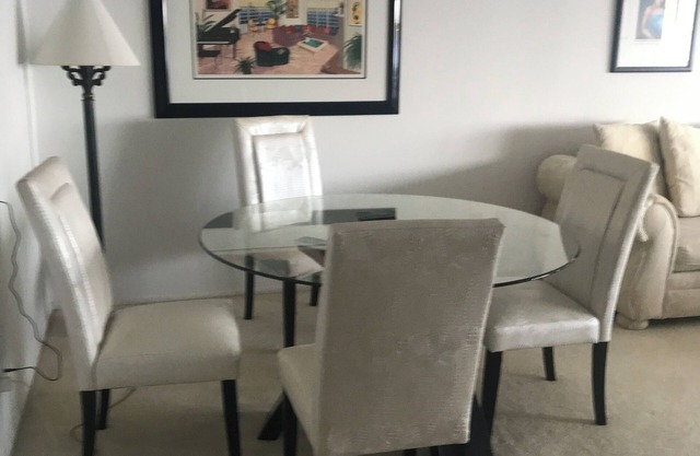 Charming 2-bedroom condo overlooking Sarasota Bay on Longboat Key