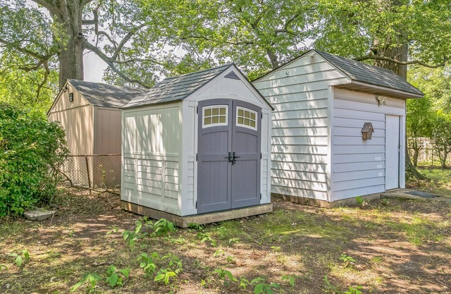 Charming 2-bedroom house in delightful Newport News with WiFi, AC Near Hospitals