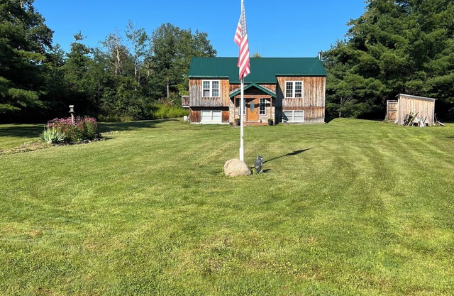 Charming 2-bedroom vacation home 17 minutes from Watkins Glen International