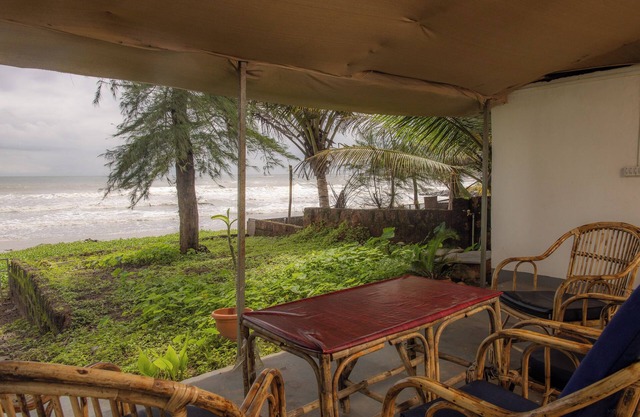Charming 2-bedroom villa in on Talpona beach with AC, wifi, parking