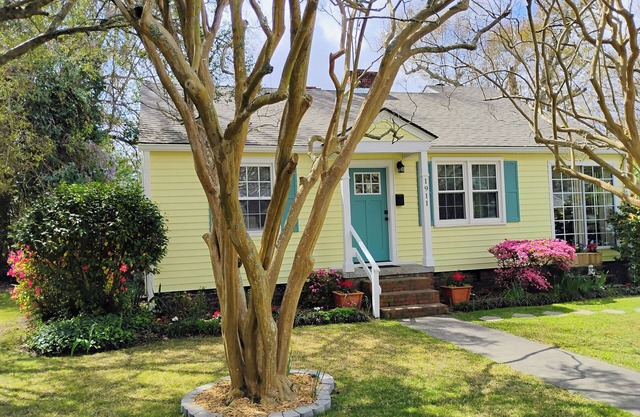 Charming 2 BR Cottage Near Downtown New Bern w 2.5 BA