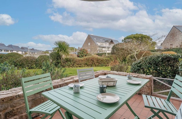Charming 2-Room Apt in Carnac – 500m from Beaches, Terrace, Parking, 3* Rating