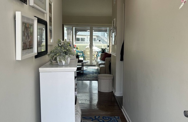Charming 2B/1Bth One Level TH -1 mile from I35-15 min. to Dntn KCMO.