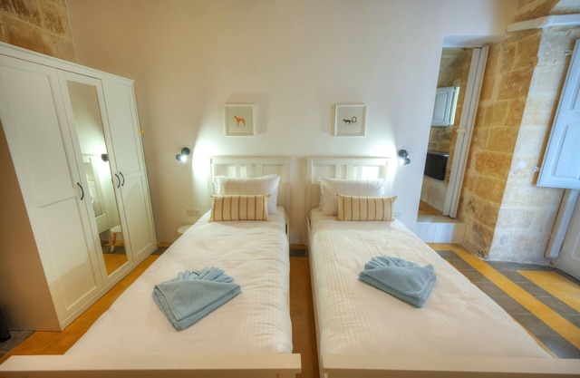 Charming 2bedroom townhouse Valletta center KBUT1-1