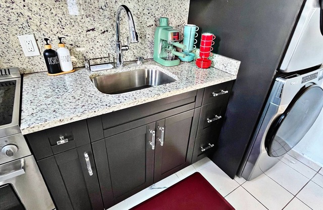 Charming 2BR 1BA w/Balcony, Beautiful Balcony, and in Unit Laundry