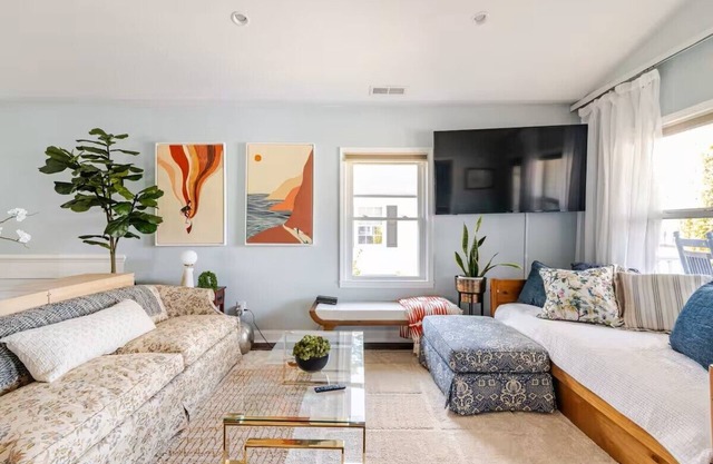 Charming 2BR 2BA home - Belmont Hist District, steps from Stowe Manor & Downtown