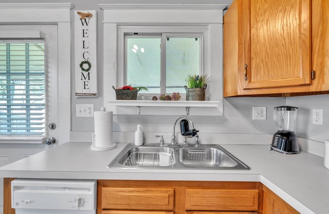Charming 2br Hot Tub Getaway 2 Bedroom Home