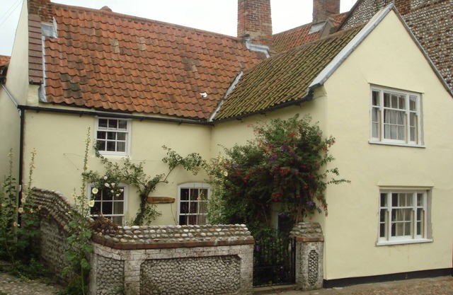Charming 3 Bedroom 18th Century Cottage In 'Area Of Outstanding Natural Beauty'